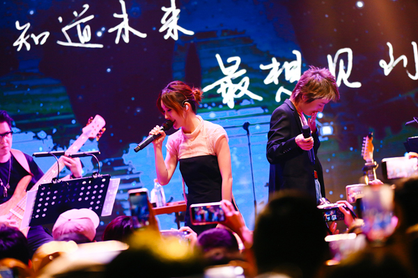 6.白安曾轶可合唱《最想见到你》.JPG